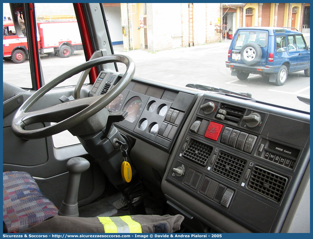 VF 18988
Corpo Nazionale Vigili del Fuoco
Iveco Magirus EuroFire 150E27 I serie

Parole chiave: VVF;V.V.F.;Corpo;Nazionale;Vigili;del;Fuoco;AutoPompaSerbatoio;APS;A.P.S.;Iveco;Magirus;EuroFire;150E27