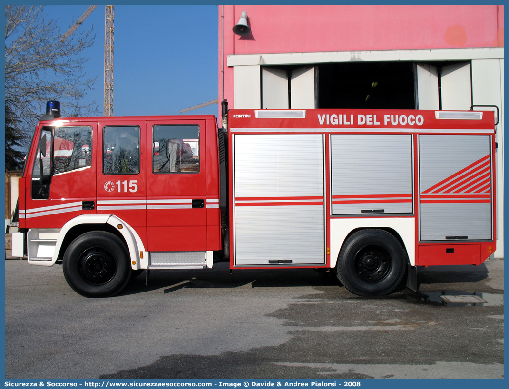 VF 18988
Corpo Nazionale Vigili del Fuoco
Iveco Magirus EuroFire 150E27 I serie
Ricondizionato Fortini S.r.l.
Parole chiave: VVF;V.V.F.;Corpo;Nazionale;Vigili;del;Fuoco;AutoPompaSerbatoio;APS;A.P.S.;Iveco;Magirus;EuroFire;150E27