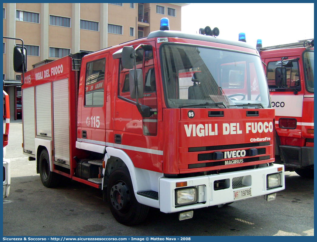 VF 19788
Corpo Nazionale Vigili del Fuoco
Iveco Magirus CityEuroFire
100E21 I serie
Parole chiave: VVF;V.V.F.;Corpo;Nazionale;Vigili;del;Fuoco;AutoPompaSerbatoio;APS;A.P.S.;Iveco;Magirus;EuroFire;100E21