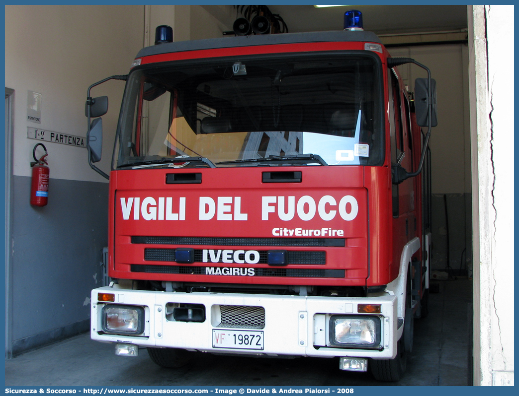 VF 19872
Corpo Nazionale Vigili del Fuoco
Iveco Magirus CityEuroFire
100E21 I serie
Parole chiave: VVF;V.V.F.;Corpo;Nazionale;Vigili;del;Fuoco;AutoPompaSerbatoio;APS;A.P.S.;Iveco;Magirus;EuroFire;100E21