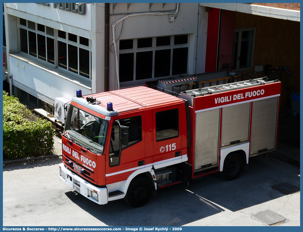 VF 19890
Corpo Nazionale Vigili del Fuoco
Iveco Magirus CityEuroFire
100E21 I serie
Parole chiave: VVF;V.V.F.;Corpo;Nazionale;Vigili;del;Fuoco;AutoPompaSerbatoio;APS;A.P.S.;Iveco;Magirus;EuroFire;100E21