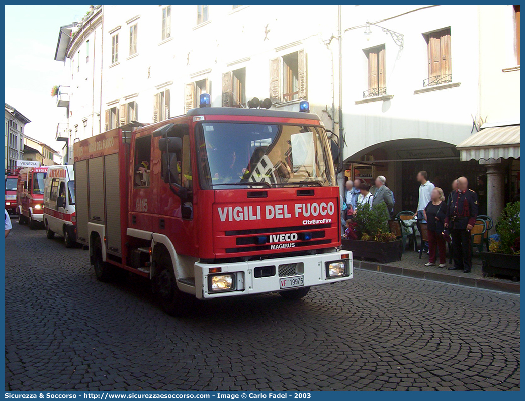 VF 19975
Corpo Nazionale Vigili del Fuoco
Iveco Magirus CityEuroFire
100E21 I serie
Parole chiave: VVF;V.V.F.;Corpo;Nazionale;Vigili;del;Fuoco;AutoPompaSerbatoio;APS;A.P.S.;Iveco;Magirus;EuroFire;100E21