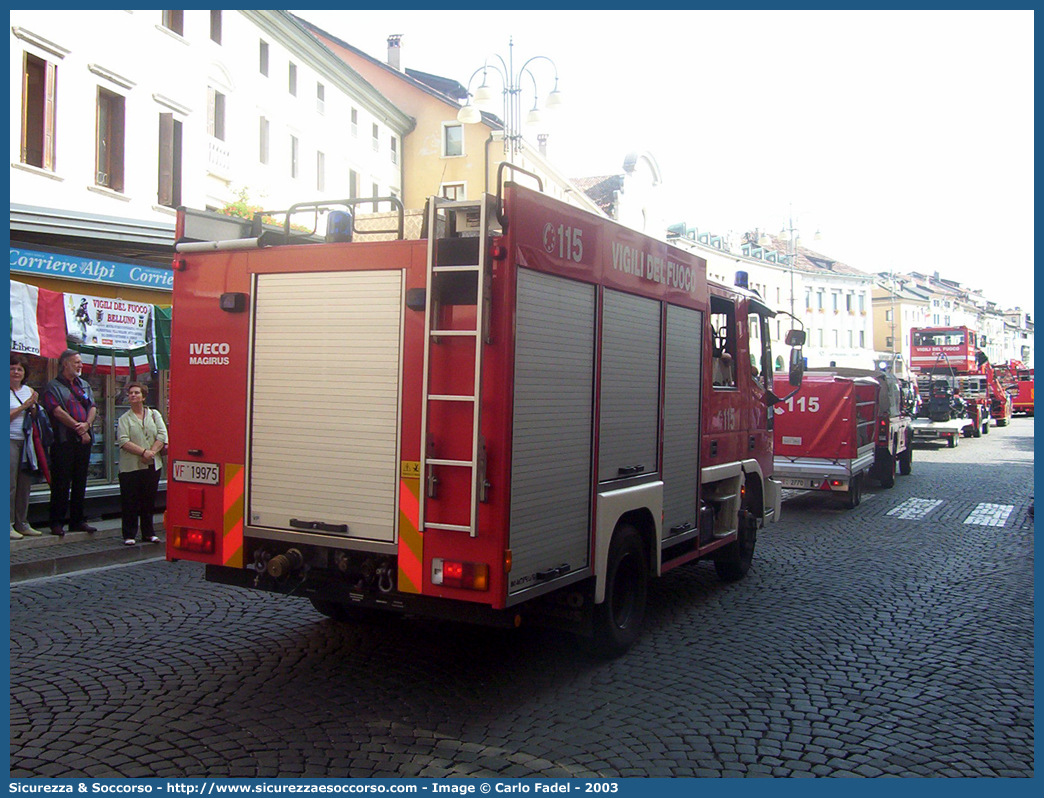 VF 19975
Corpo Nazionale Vigili del Fuoco
Iveco Magirus CityEuroFire
100E21 I serie
Parole chiave: VVF;V.V.F.;Corpo;Nazionale;Vigili;del;Fuoco;AutoPompaSerbatoio;APS;A.P.S.;Iveco;Magirus;EuroFire;100E21