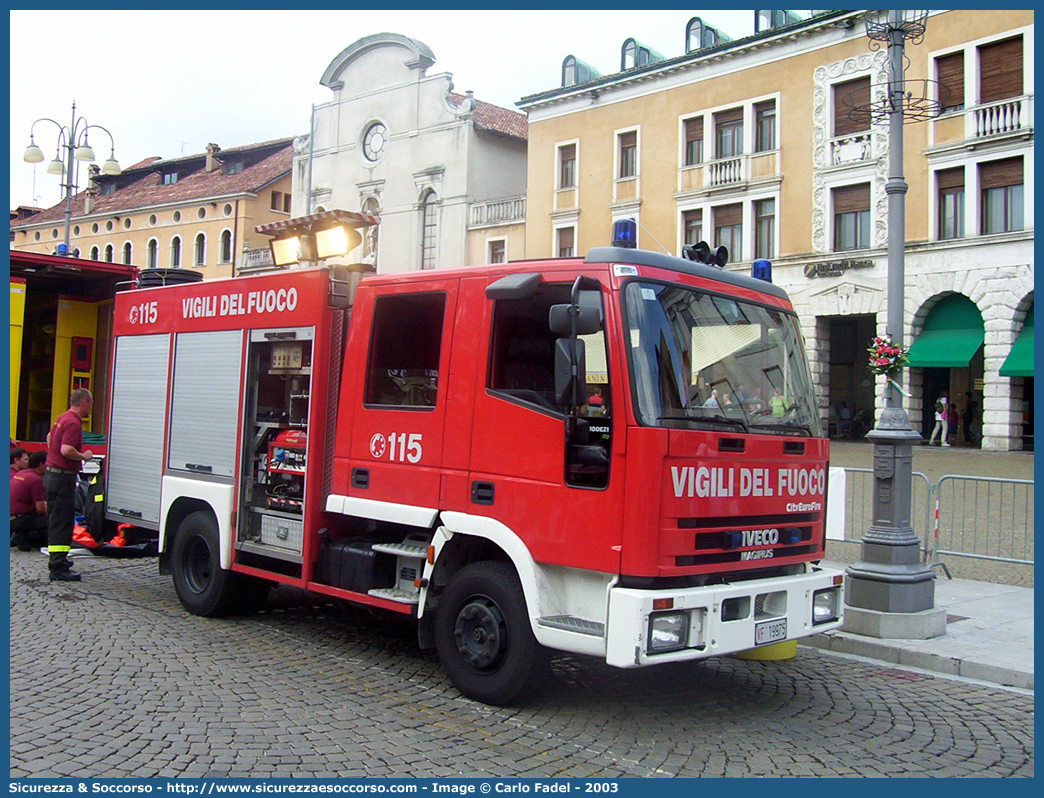 VF 19975
Corpo Nazionale Vigili del Fuoco
Iveco Magirus CityEuroFire
100E21 I serie
Parole chiave: VVF;V.V.F.;Corpo;Nazionale;Vigili;del;Fuoco;AutoPompaSerbatoio;APS;A.P.S.;Iveco;Magirus;EuroFire;100E21