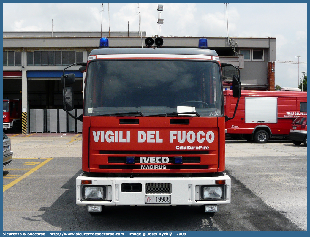 VF 19988
Corpo Nazionale Vigili del Fuoco
Iveco Magirus CityEuroFire
100E21 I serie
Parole chiave: VVF;V.V.F.;Corpo;Nazionale;Vigili;del;Fuoco;AutoPompaSerbatoio;APS;A.P.S.;Iveco;Magirus;EuroFire;100E21