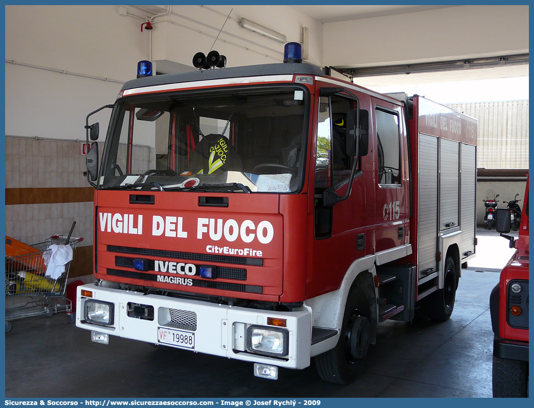 VF 19988
Corpo Nazionale Vigili del Fuoco
Iveco Magirus CityEuroFire
100E21 I serie
Parole chiave: VVF;V.V.F.;Corpo;Nazionale;Vigili;del;Fuoco;AutoPompaSerbatoio;APS;A.P.S.;Iveco;Magirus;EuroFire;100E21