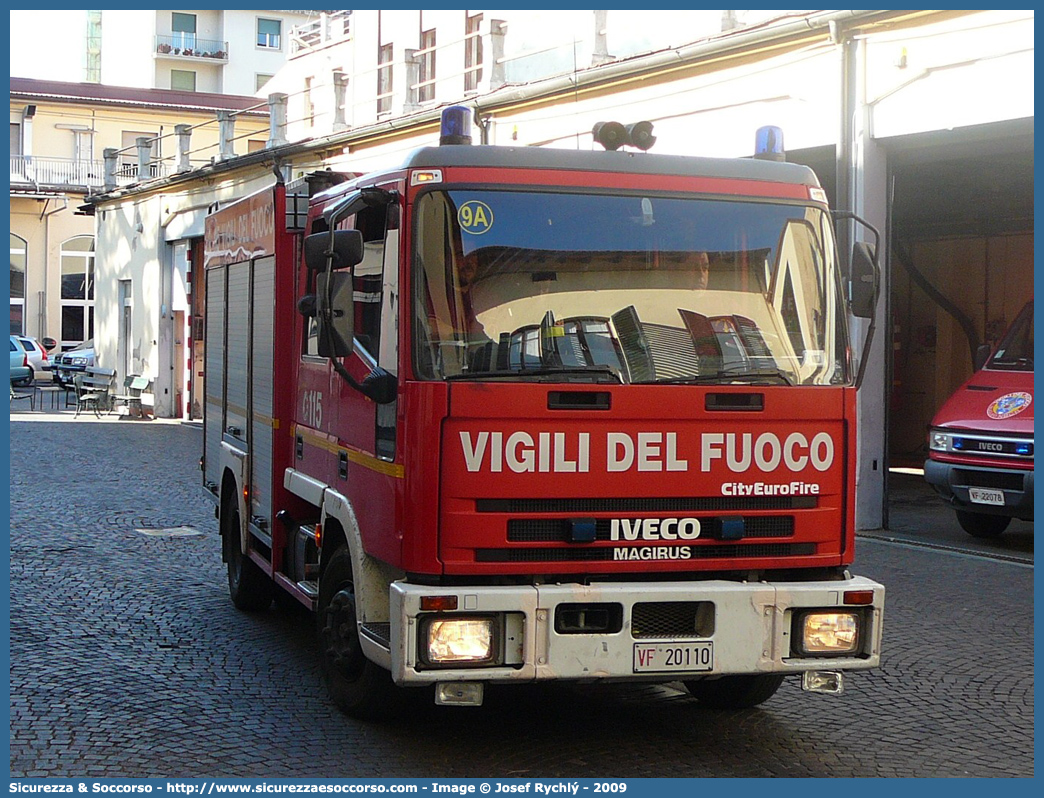 VF 20110
Corpo Nazionale Vigili del Fuoco
Iveco Magirus CityEuroFire
100E21 I serie
Parole chiave: VVF;V.V.F.;Corpo;Nazionale;Vigili;del;Fuoco;AutoPompaSerbatoio;APS;A.P.S.;Iveco;Magirus;EuroFire;100E21