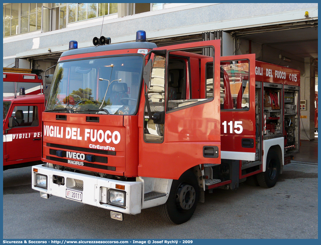 VF 20111
Corpo Nazionale Vigili del Fuoco
Iveco Magirus CityEuroFire
100E21 I serie
Parole chiave: VVF;V.V.F.;Corpo;Nazionale;Vigili;del;Fuoco;AutoPompaSerbatoio;APS;A.P.S.;Iveco;Magirus;EuroFire;100E21