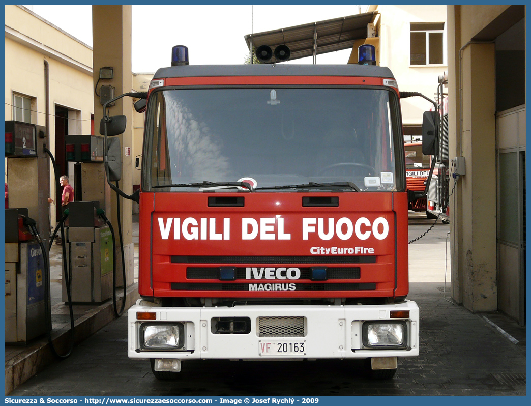 VF 20163
Corpo Nazionale Vigili del Fuoco
Iveco Magirus CityEuroFire
100E21 I serie
Parole chiave: VVF;V.V.F.;Corpo;Nazionale;Vigili;del;Fuoco;AutoPompaSerbatoio;APS;A.P.S.;Iveco;Magirus;EuroFire;100E21