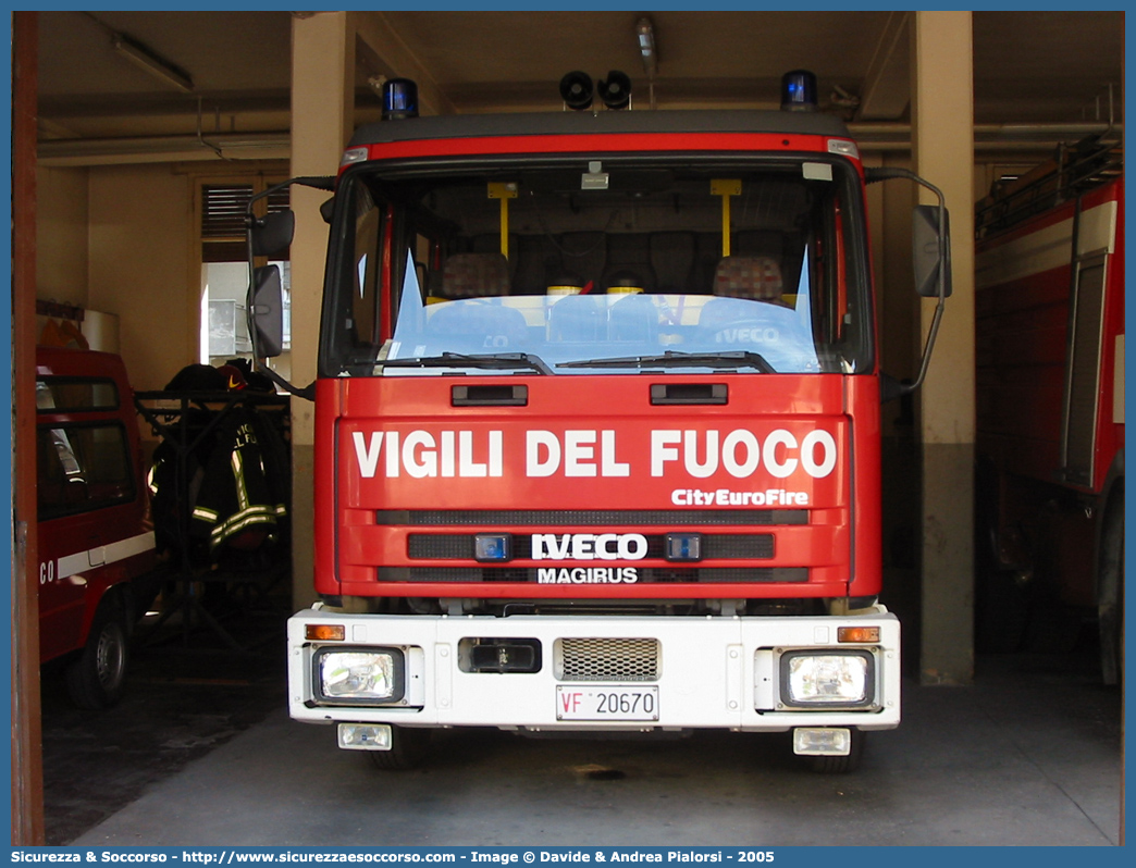 VF 20670
Corpo Nazionale Vigili del Fuoco
Iveco Magirus CityEuroFire
100E21 I serie
Parole chiave: VVF;V.V.F.;Corpo;Nazionale;Vigili;del;Fuoco;AutoPompaSerbatoio;APS;A.P.S.;Iveco;Magirus;EuroFire;100E21