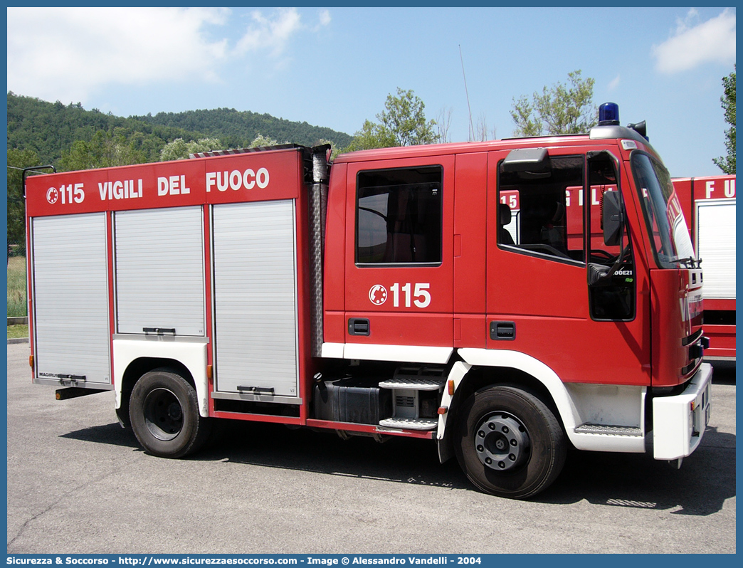 VF 20671
Corpo Nazionale Vigili del Fuoco
Iveco Magirus CityEuroFire
100E21 I serie
Parole chiave: VVF;V.V.F.;Corpo;Nazionale;Vigili;del;Fuoco;AutoPompaSerbatoio;APS;A.P.S.;Iveco;Magirus;EuroFire;100E21