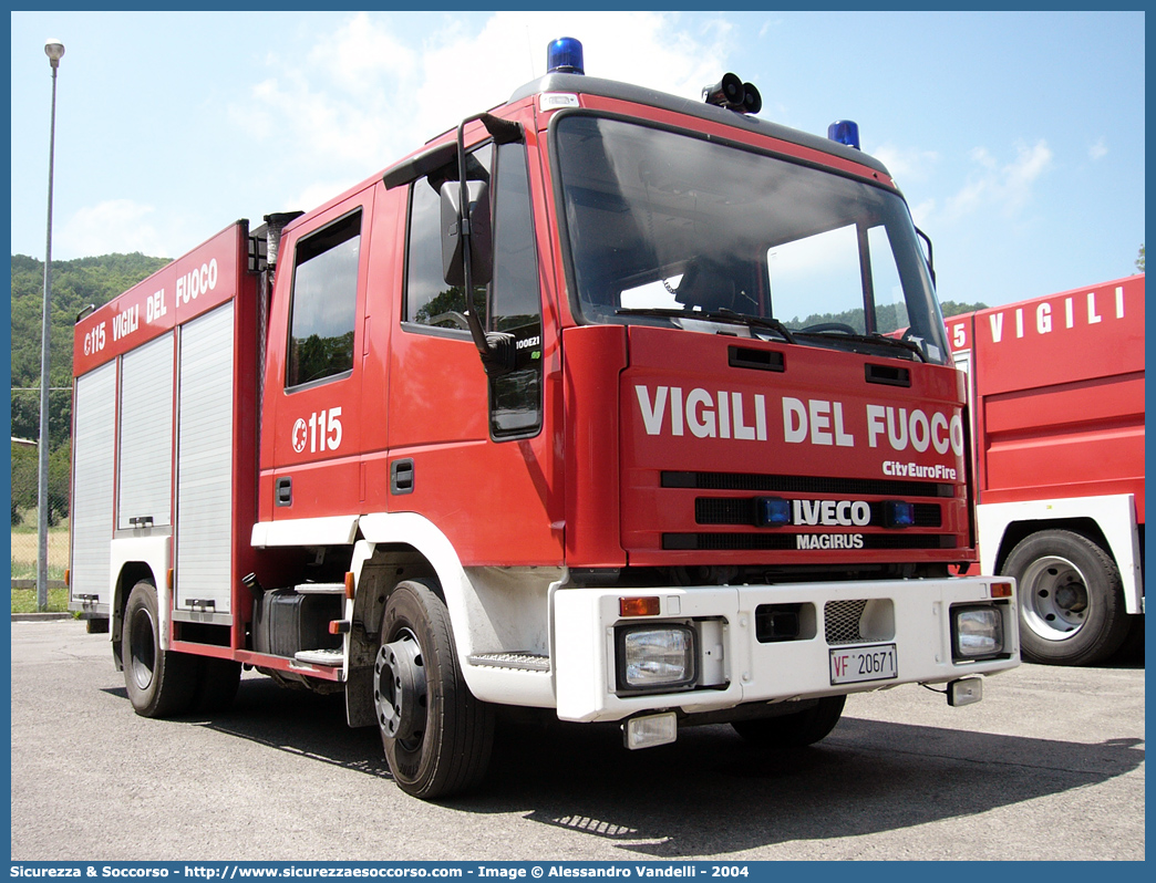 VF 20671
Corpo Nazionale Vigili del Fuoco
Iveco Magirus CityEuroFire
100E21 I serie
Parole chiave: VVF;V.V.F.;Corpo;Nazionale;Vigili;del;Fuoco;AutoPompaSerbatoio;APS;A.P.S.;Iveco;Magirus;EuroFire;100E21