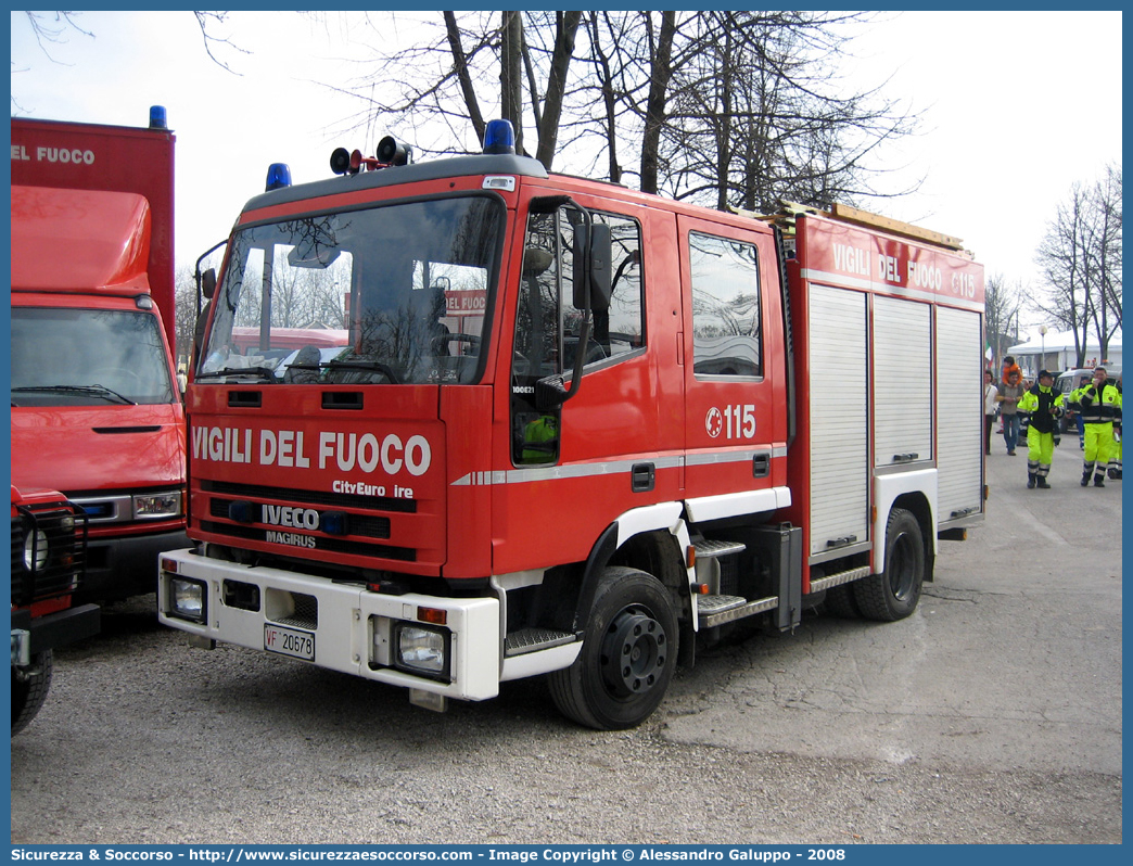 VF 20678
Corpo Nazionale Vigili del Fuoco
Iveco Magirus CityEuroFire
100E21 I serie
Parole chiave: VVF;V.V.F.;Corpo;Nazionale;Vigili;del;Fuoco;AutoPompaSerbatoio;APS;A.P.S.;Iveco;Magirus;EuroFire;100E21