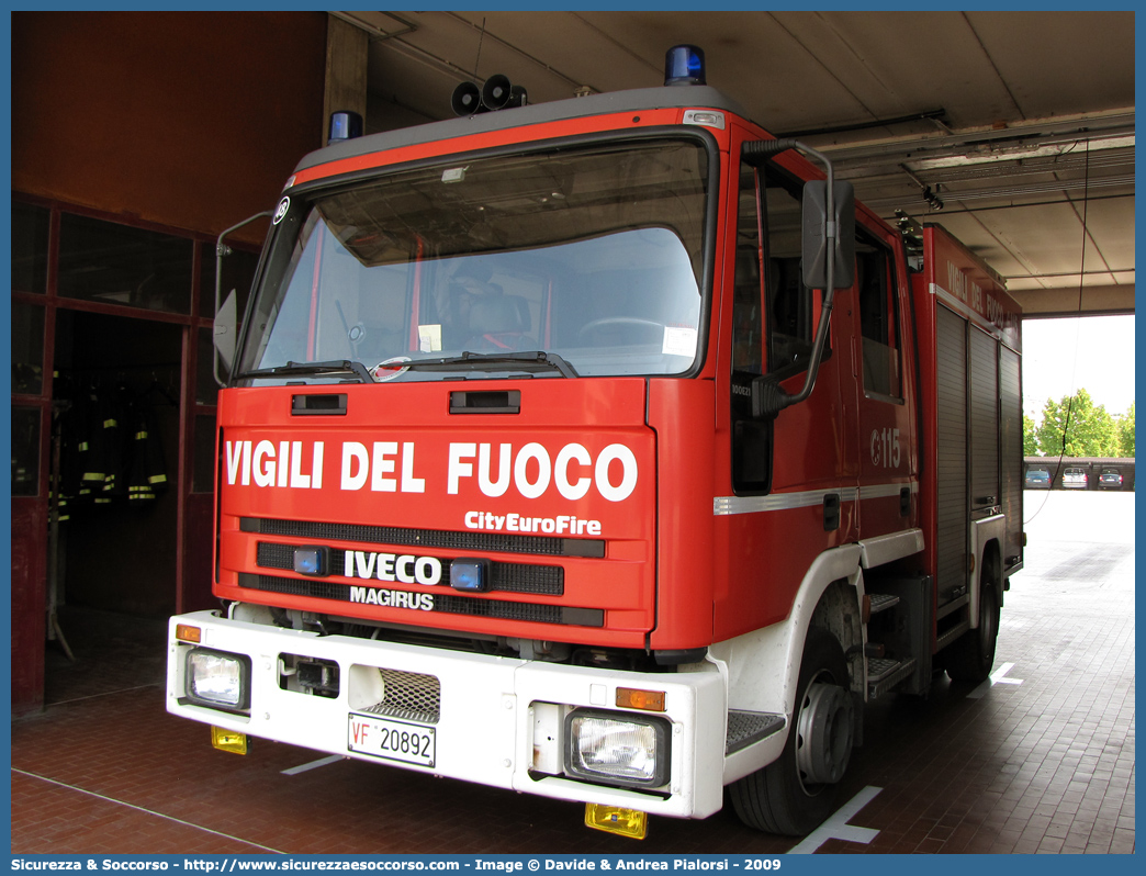 VF 20892
Corpo Nazionale Vigili del Fuoco
Iveco Magirus CityEuroFire
100E21 I serie
Parole chiave: VVF;V.V.F.;Corpo;Nazionale;Vigili;del;Fuoco;AutoPompaSerbatoio;APS;A.P.S.;Iveco;Magirus;EuroFire;100E21