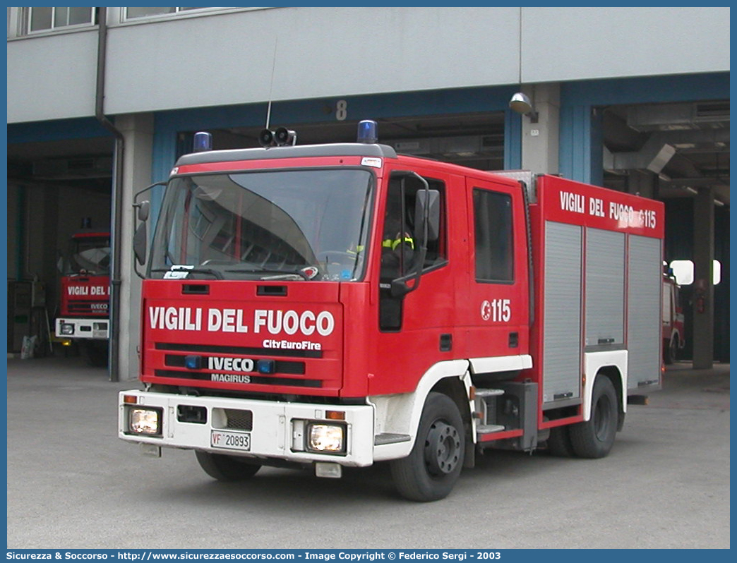 VF 20893
Corpo Nazionale Vigili del Fuoco
Iveco Magirus CityEuroFire
100E21 I serie
Parole chiave: VVF;V.V.F.;Corpo;Nazionale;Vigili;del;Fuoco;AutoPompaSerbatoio;APS;A.P.S.;Iveco;Magirus;EuroFire;100E21