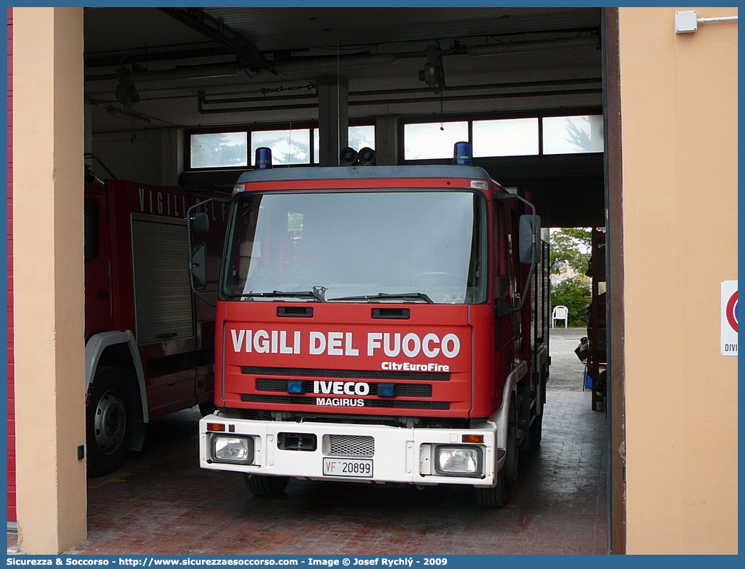 VF 20899
Corpo Nazionale Vigili del Fuoco
Iveco Magirus CityEuroFire
100E21 I serie
Parole chiave: VVF;V.V.F.;Corpo;Nazionale;Vigili;del;Fuoco;AutoPompaSerbatoio;APS;A.P.S.;Iveco;Magirus;EuroFire;100E21