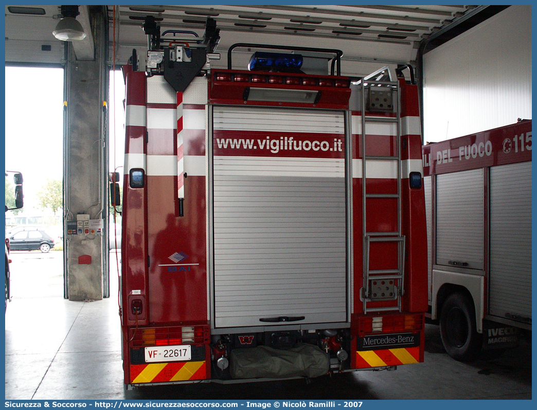 VF 22617
Corpo Nazionale Vigili del Fuoco
Mercedes Benz Actros 1841
Allestitore BAI S.r.l.
Parole chiave: VVF;V.V.F.;Corpo;Nazionale;Vigili;del;Fuoco;AutoPompaSerbatoio;APS;A.P.S.;Mercedes Benz;Actros;1841;BAI