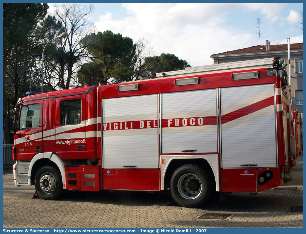 VF 22629
Corpo Nazionale Vigili del Fuoco
Mercedes Benz Actros 1841
Allestitore BAI S.r.l.
Parole chiave: VVF;V.V.F.;Corpo;Nazionale;Vigili;del;Fuoco;AutoPompaSerbatoio;APS;A.P.S.;Mercedes Benz;Actros;1841;BAI