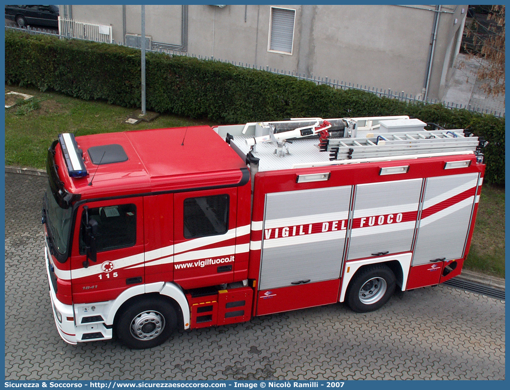 VF 22629
Corpo Nazionale Vigili del Fuoco
Mercedes Benz Actros 1841
Allestitore BAI S.r.l.
Parole chiave: VVF;V.V.F.;Corpo;Nazionale;Vigili;del;Fuoco;AutoPompaSerbatoio;APS;A.P.S.;Mercedes Benz;Actros;1841;BAI