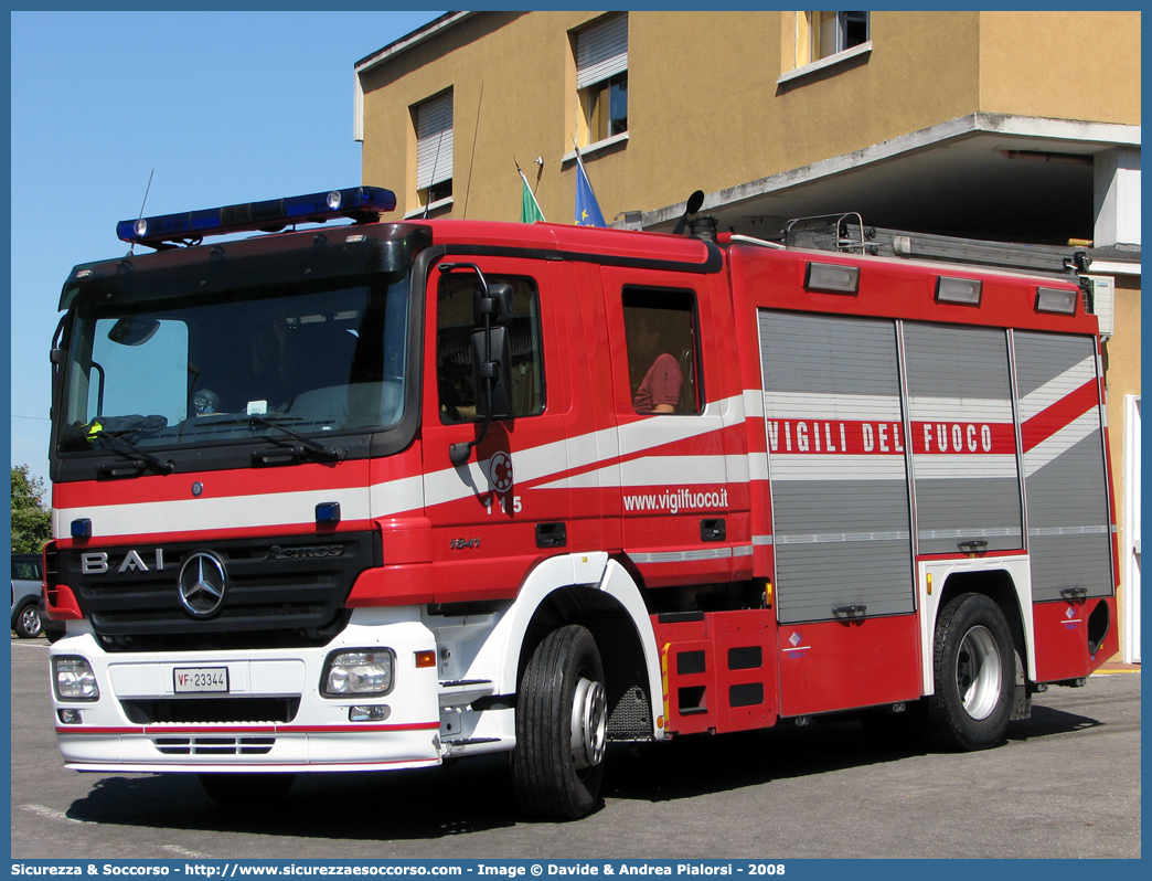 VF 23344
Corpo Nazionale Vigili del Fuoco
Mercedes Benz Actros 1841
Allestitore BAI S.r.l.
Parole chiave: VVF;V.V.F.;Corpo;Nazionale;Vigili;del;Fuoco;AutoPompaSerbatoio;APS;A.P.S.;Mercedes Benz;Actros;1841;BAI