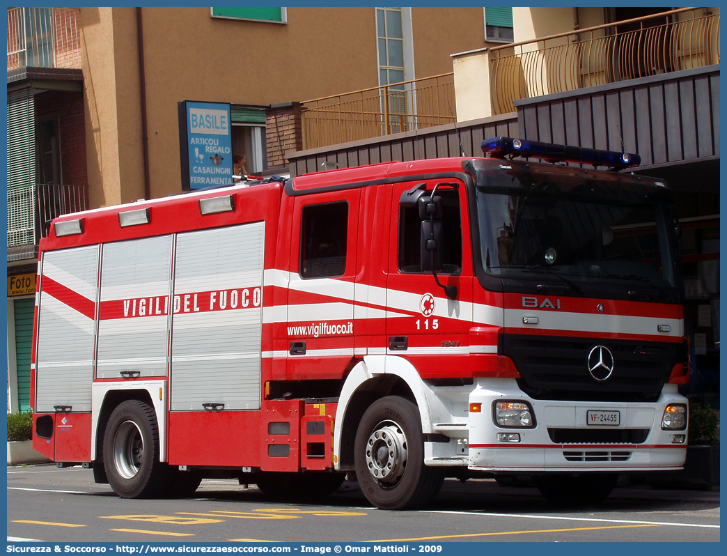 VF 24445
Corpo Nazionale Vigili del Fuoco
Mercedes Benz Actros 1841
Allestitore BAI S.r.l.
Parole chiave: VVF;V.V.F.;Corpo;Nazionale;Vigili;del;Fuoco;AutoPompaSerbatoio;APS;A.P.S.;Mercedes Benz;Actros;1841;BAI