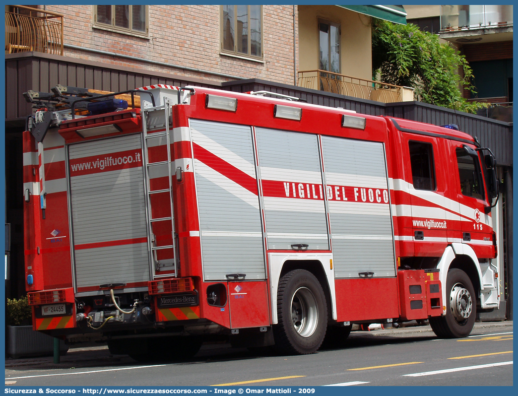 VF 24445
Corpo Nazionale Vigili del Fuoco
Mercedes Benz Actros 1841
Allestitore BAI S.r.l.
Parole chiave: VVF;V.V.F.;Corpo;Nazionale;Vigili;del;Fuoco;AutoPompaSerbatoio;APS;A.P.S.;Mercedes Benz;Actros;1841;BAI