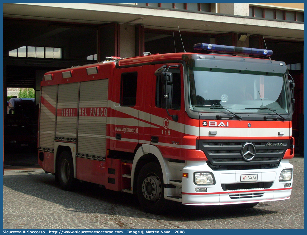 VF 24495
Corpo Nazionale Vigili del Fuoco
Mercedes Benz Actros 1841
Allestitore BAI S.r.l.
Parole chiave: VVF;V.V.F.;Corpo;Nazionale;Vigili;del;Fuoco;AutoPompaSerbatoio;APS;A.P.S.;Mercedes Benz;Actros;1841;BAI