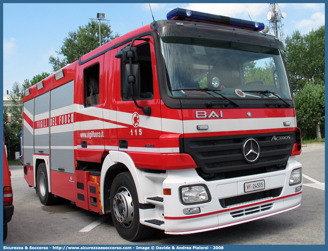 VF 24505
Corpo Nazionale Vigili del Fuoco
Mercedes Benz Actros 1841
Allestitore BAI S.r.l.
Parole chiave: VVF;V.V.F.;Corpo;Nazionale;Vigili;del;Fuoco;AutoPompaSerbatoio;APS;A.P.S.;Mercedes Benz;Actros;1841;BAI