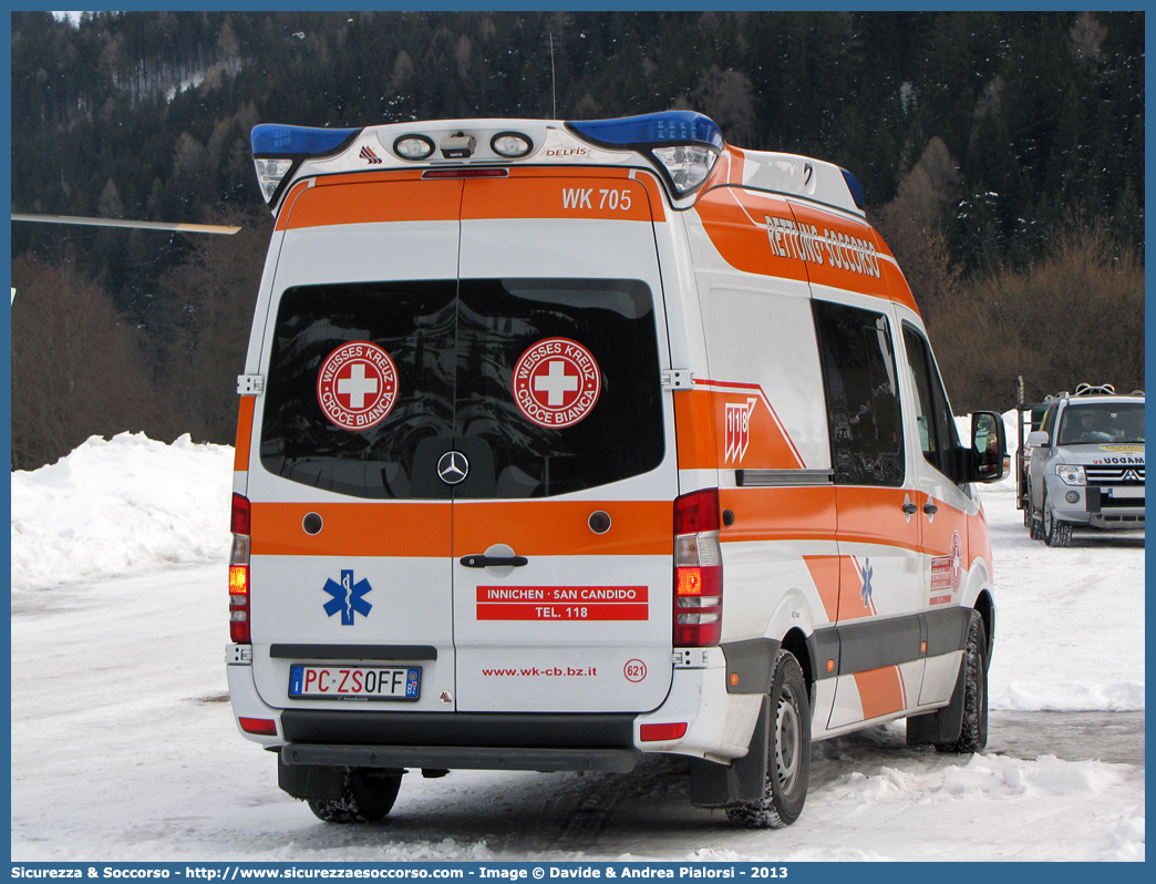 621 (WK 705)
Croce Bianca - Weisses Kreuz
Sezione di Bolzano - Sektion Bozen
Mercedes Benz Sprinter II serie
Allestitore Ambulanz Mobile GmbH & Co. KG
Parole chiave: Croce Bianca;Weisses Kreuz;WK;Sezione;Bolzano;Sektion;Bozen;Mercedes Benz;Sprinter;Ambulanz Mobile