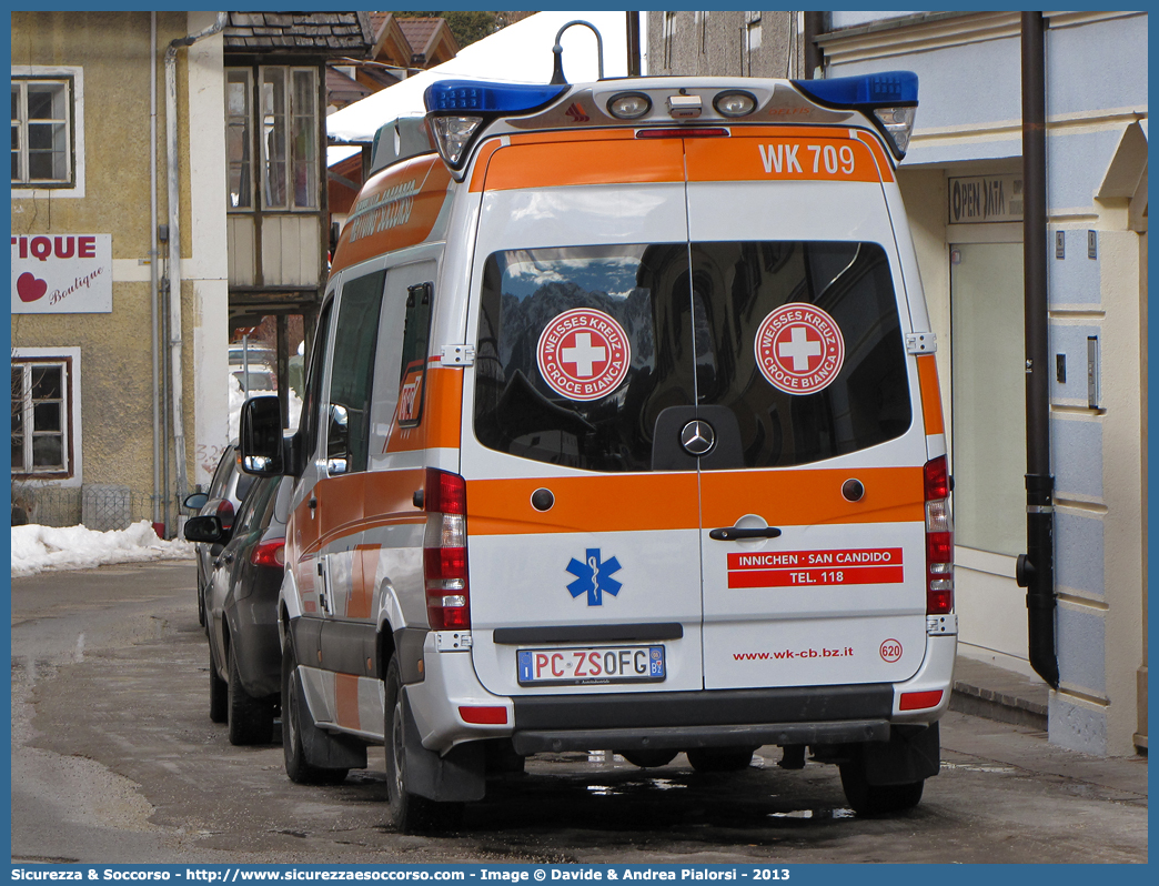 620 (WK 709)
Croce Bianca - Weisses Kreuz
Sezione di Bolzano - Sektion Bozen
Mercedes Benz Sprinter II serie
Allestitore Ambulanz Mobile GmbH & Co. KG
Parole chiave: Croce Bianca;Weisses Kreuz;WK;Sezione;Bolzano;Sektion;Bozen;Mercedes Benz;Sprinter;Ambulanz Mobile