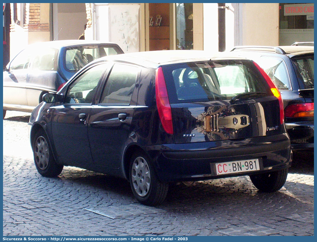 CC BN981
Arma dei Carabinieri
Fiat Punto II serie
Parole chiave: CC;C.C.;Arma;dei;Carabinieri;Fiat;Punto