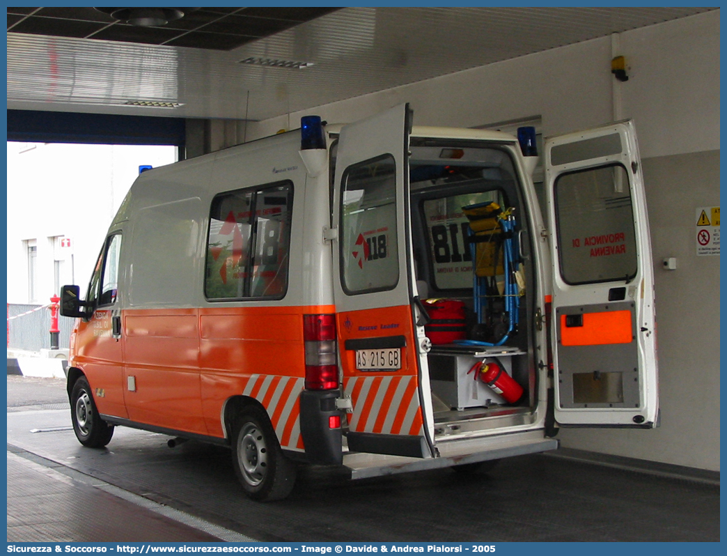 RA 12
118 Romagna Soccorso
Ambito Territoriale di Ravenna
Fiat Ducato II serie
Allestitore Mariani Fratelli S.r.l.
Parole chiave: Fiat;Ducato;118;Romagna;Ravenna;Soccorso;Ambulanza;Autoambulanza;Mariani Fratelli