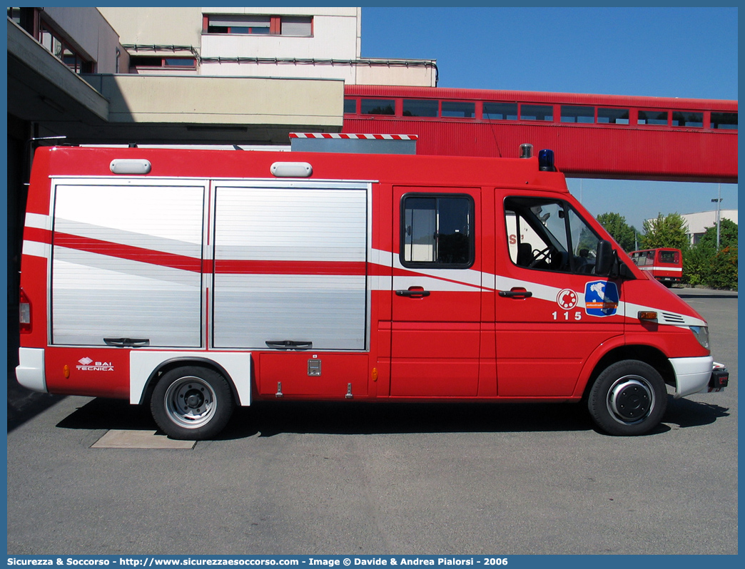 VF 23942
Corpo Nazionale Vigili del Fuoco
Mercedes Benz Sprinter 416 I serie restyling
Allestitore BAI S.r.l.
Parole chiave: Corpo;Nazionale;Vigili del Fuoco;Vigili;Fuoco;Polisoccorso;Mercedes Benz;Sprinter;416;BAI;B.A.I.;Tecnica;VF23942;VF 23942