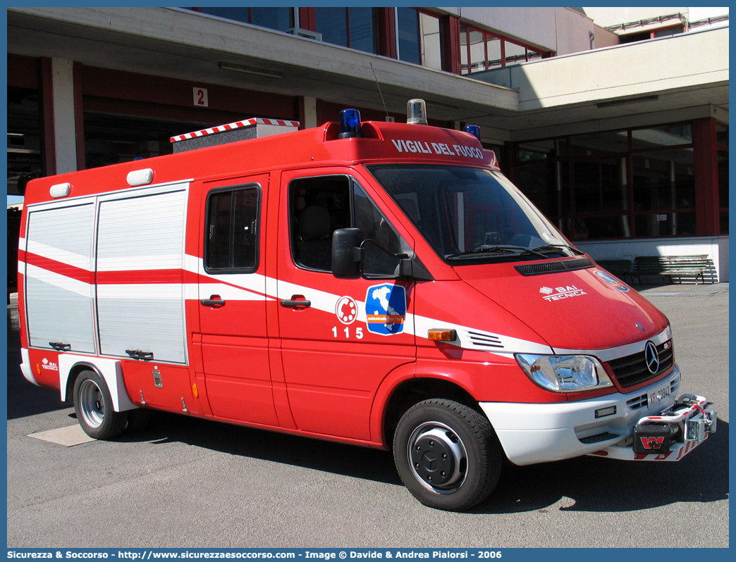 VF 23942
Corpo Nazionale Vigili del Fuoco
Mercedes Benz Sprinter 416 I serie restyling
Allestitore BAI S.r.l.
Parole chiave: Corpo;Nazionale;Vigili del Fuoco;Vigili;Fuoco;Polisoccorso;Mercedes Benz;Sprinter;416;BAI;B.A.I.;Tecnica;VF23942;VF 23942