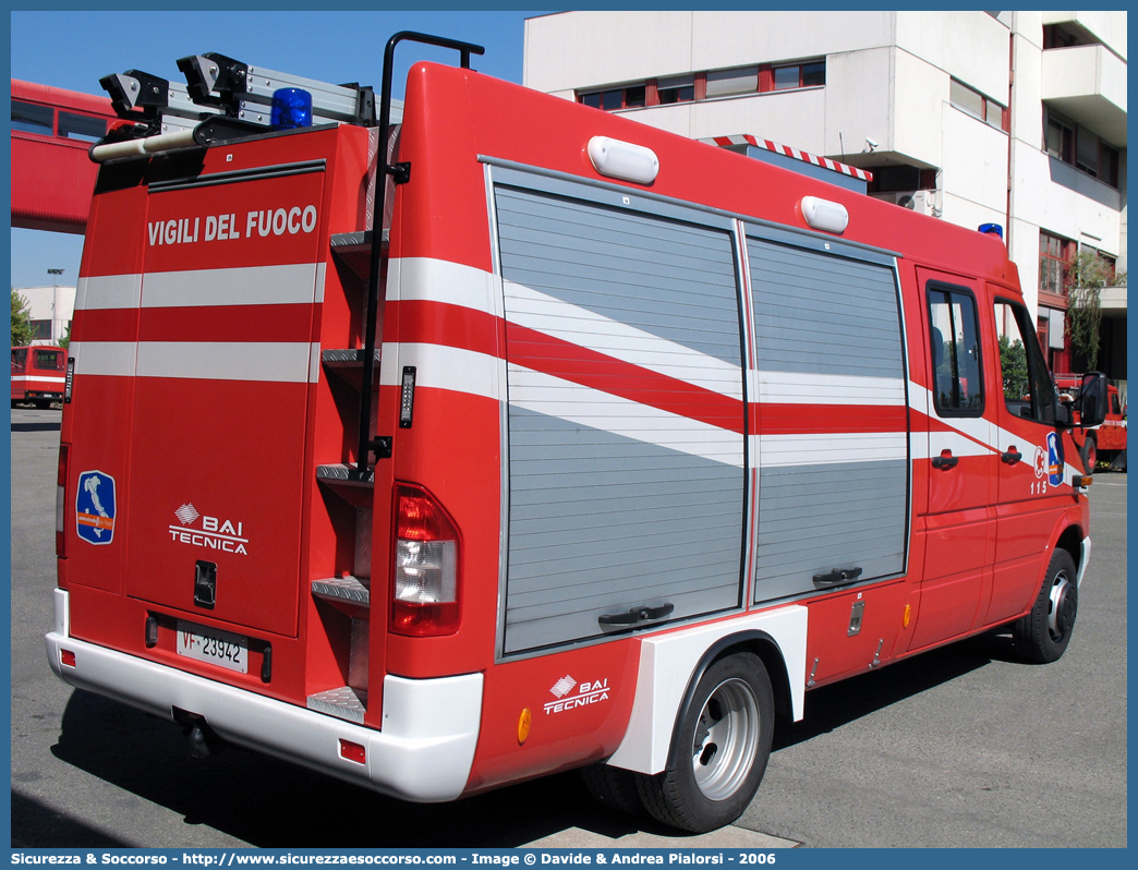 VF 23942
Corpo Nazionale Vigili del Fuoco
Mercedes Benz Sprinter 416 I serie restyling
Allestitore BAI S.r.l.
Parole chiave: Corpo;Nazionale;Vigili del Fuoco;Vigili;Fuoco;Polisoccorso;Mercedes Benz;Sprinter;416;BAI;B.A.I.;Tecnica;VF23942;VF 23942