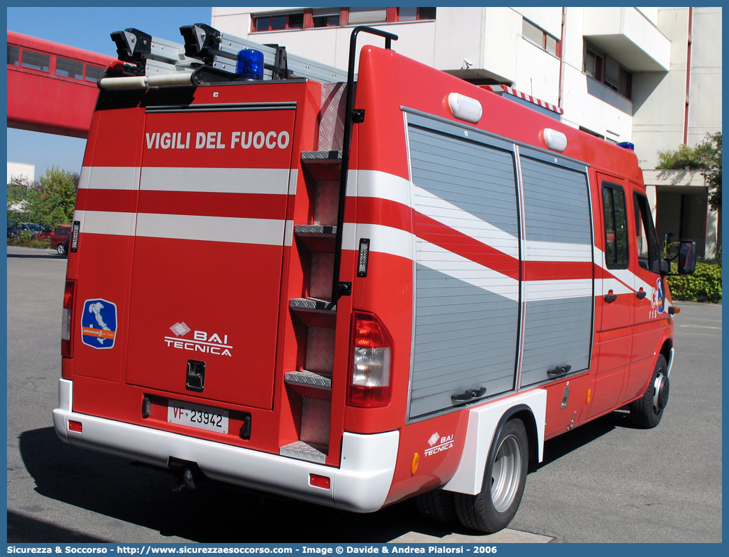 VF 23942
Corpo Nazionale Vigili del Fuoco
Mercedes Benz Sprinter 416 I serie restyling
Allestitore BAI S.r.l.
Parole chiave: Corpo;Nazionale;Vigili del Fuoco;Vigili;Fuoco;Polisoccorso;Mercedes Benz;Sprinter;416;BAI;B.A.I.;Tecnica;VF23942;VF 23942