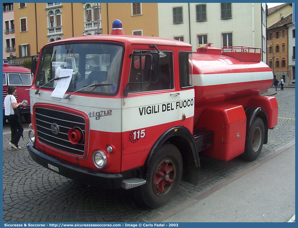 VF 7506
Corpo Nazionale Vigili del Fuoco
OM Tigre
Allestitore Viberti
Parole chiave: Corpo;Nazionale;Vigili del Fuoco;Vigili;Fuoco;ABP;A.B.P.;AutoBottePompa;AutoBotte;OM;Tigre;Viberti