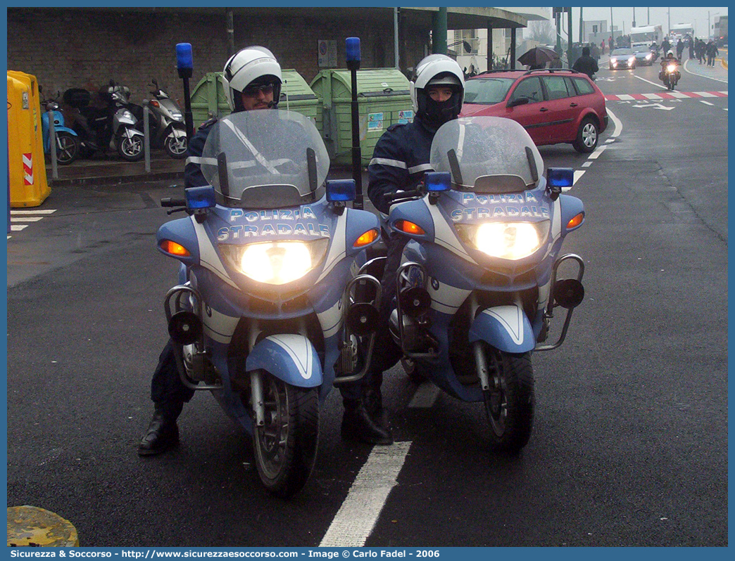 -
Polizia di Stato
Polizia Stradale
Bmw R850RT II serie
Parole chiave: Polizia di Stato;Polizia;PS;Polizia Stradale;BMW;R850;RT