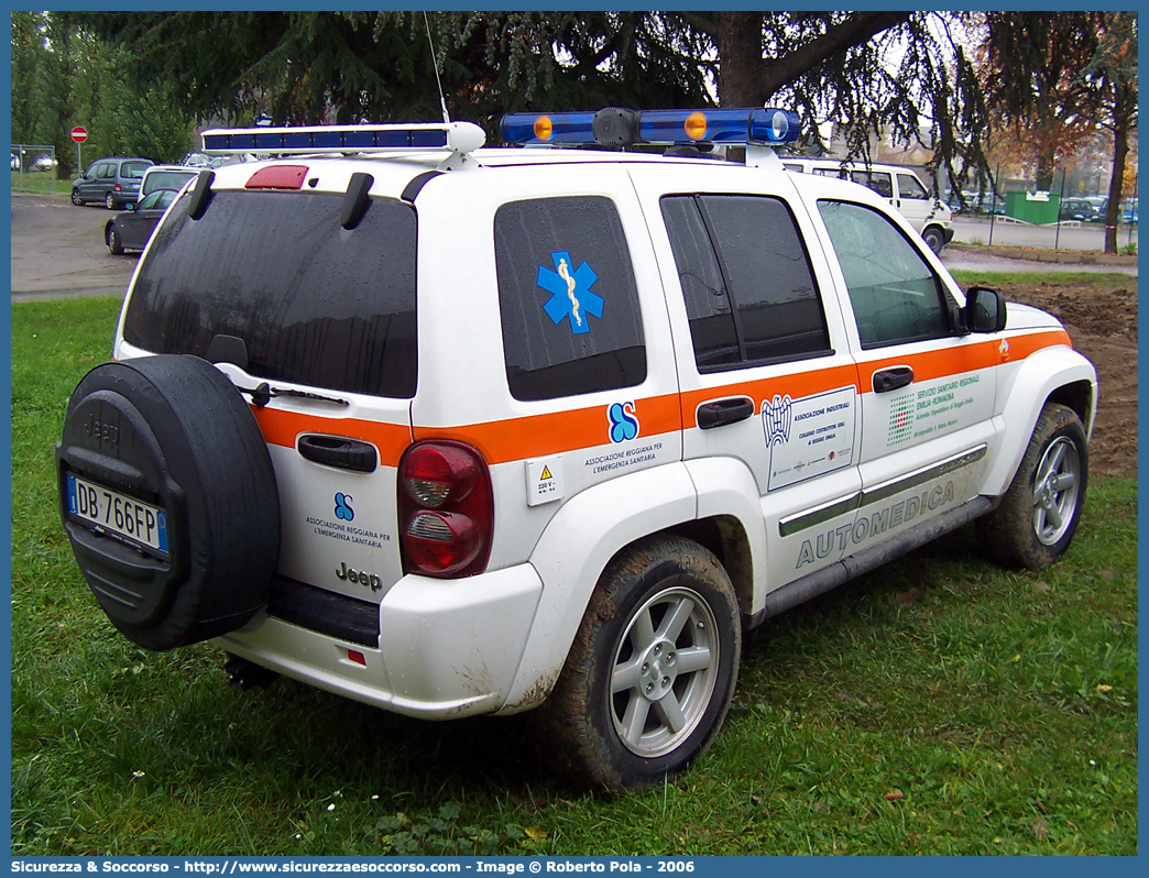 RE 0902
118 Reggio Emilia Soccorso
Jeep Cherokee III serie
Coordinamento Maxiemergenze
Allestitore Aricar S.p.A.
Parole chiave: 118;Reggio Emilia;Soccorso;Jeep;Cherokee;Coordinamento;Maxiemergenze;Maxiemergenza;Maxi;Emergenze;Emergenza;Aricar