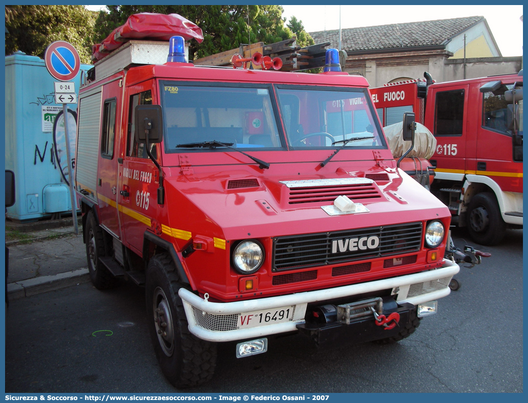 VF 16491
Corpo Nazionale Vigili del Fuoco
Iveco 40-10WM
Allestitore Baribbi S.p.A.
(variante)
Parole chiave: VF;V.F.;VVF;V.V.F.;Corpo;Nazionale;Vigili;del;Fuoco;Polisoccorso;Iveco;40-10WM;40;10;WM;VM90;VM 90;Magirus