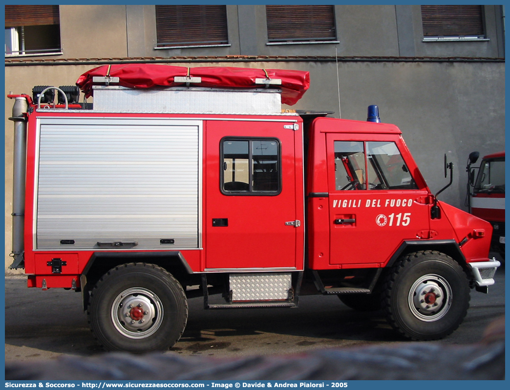 VF 16491
Corpo Nazionale Vigili del Fuoco
Iveco 40-10WM
Allestitore Baribbi S.p.A.
Parole chiave: VF;V.F.;VVF;V.V.F.;Corpo;Nazionale;Vigili;del;Fuoco;Polisoccorso;Iveco;40-10WM;40;10;WM;VM90;VM 90;Magirus