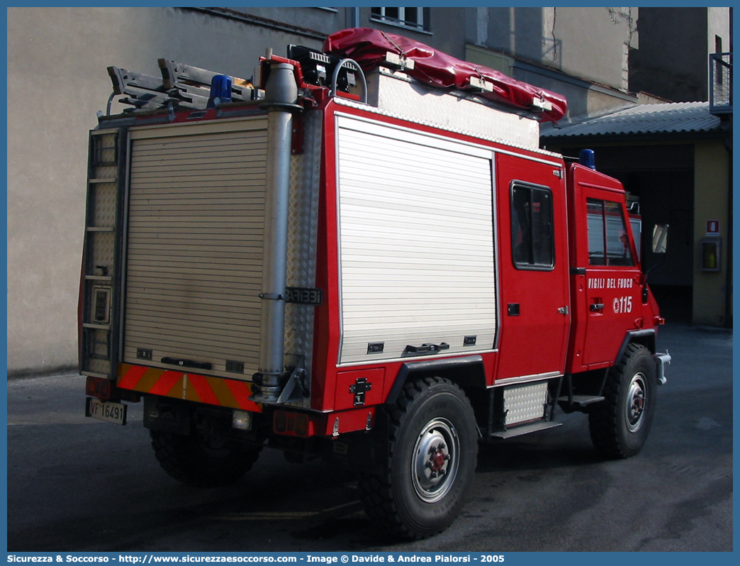 VF 16491
Corpo Nazionale Vigili del Fuoco
Iveco 40-10WM
Allestitore Baribbi S.p.A.
Parole chiave: VF;V.F.;VVF;V.V.F.;Corpo;Nazionale;Vigili;del;Fuoco;Polisoccorso;Iveco;40-10WM;40;10;WM;VM90;VM 90;Magirus