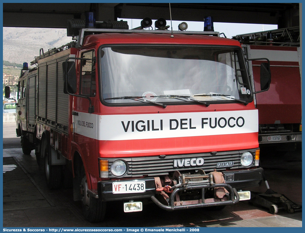 VF 14438
Corpo Nazionale Vigili del Fuoco
Iveco 60-10
Allestitore Baribbi S.p.A.
Parole chiave: Corpo;Nazionale;Vigili del Fuoco;Vigili;Fuoco;Polisoccorso;Iveco;60-10;60 - 10;Baribbi