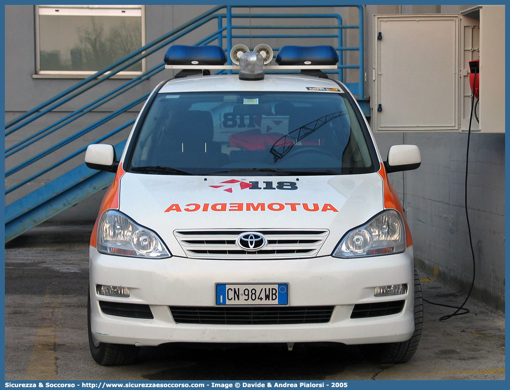 MIKE 02S
118 Romagna Soccorso
Ambito Territoriale di Ravenna
Toyota Avensis Verso I serie restyling
Allestitore MAF S.n.c.
Parole chiave: Toyota;Avensis;Verso;118;Romagna;Ravenna;Soccorso;Automedica;Auto Medica;Automedicalizzata;Auto Medicalizzata;MAF;M.A.F.;Mariani Alfredo e Figlio