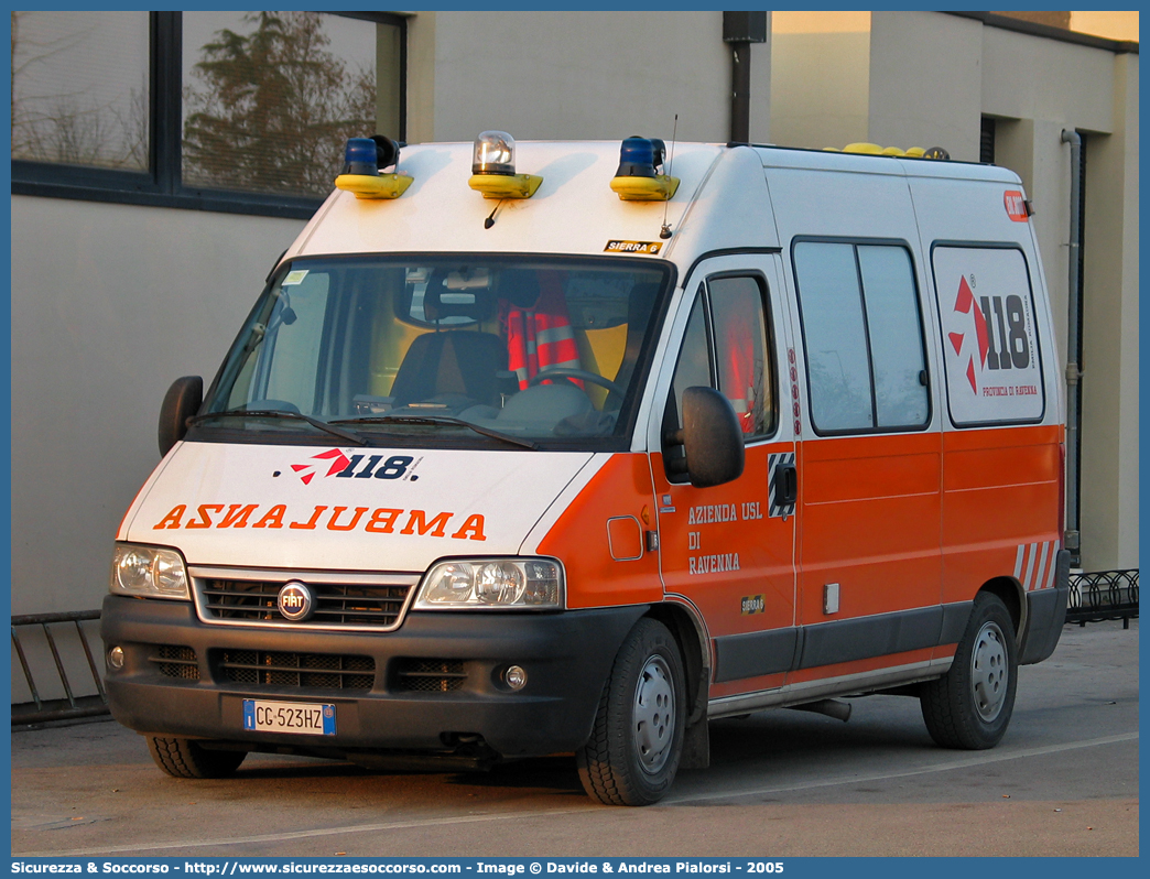 RA 06
118 Romagna Soccorso
Ambito Territoriale di Ravenna
Fiat Ducato II serie restyling
Allestitore MAF S.n.c.
Parole chiave: 118;Romagna;Ravenna;Soccorso;Ambulanza;Autoambulanza;Fiat;Ducato;MAF;M.A.F.;Mariani Alfredo e Figli