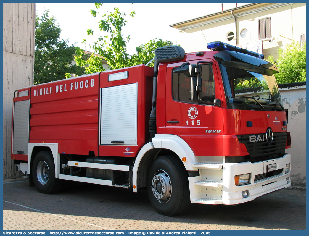 VF 22993
Corpo Nazionale Vigili del Fuoco
Mercedes Benz Atego 1828 I serie restyling
Allestitore BAI S.r.l.
Parole chiave: VVF;V.V.F.;Corpo;Nazionale;Vigili;del;Fuoco;ABP;A.B.P.;AutoBottePompa;AutoBotte;Mercedes Benz;Atego;1828;BAI;B.A.I.