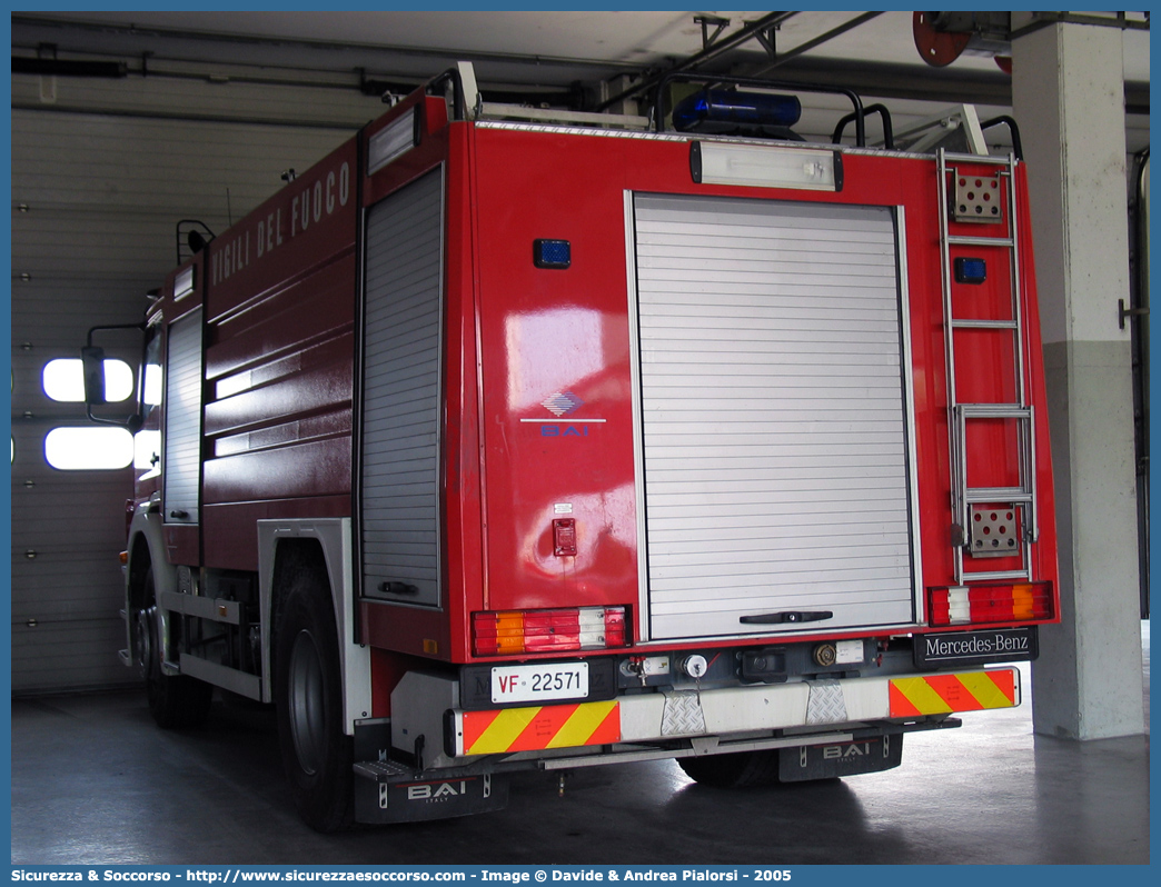 VF 22571
Corpo Nazionale Vigili del Fuoco
Mercedes Benz Atego 1828 I serie restyling
Allestitore BAI S.r.l.
Parole chiave: Corpo;Nazionale;Vigili del Fuoco;Vigili;Fuoco;ABP;A.B.P.;AutoBottePompa;AutoBotte;Mercedes Benz;Atego;1828;BAI;B.A.I.;22571