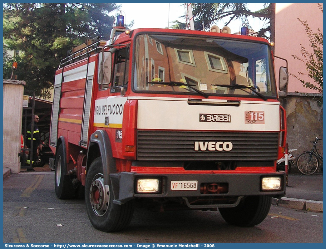 VF 16568
Corpo Nazionale Vigili del Fuoco
Iveco 190-26
Allestitore Baribbi S.p.A.
Parole chiave: Corpo;Nazionale;Vigili del Fuoco;Vigili;Fuoco;ABP;A.B.P.;AutoBottePompa;AutoBotte;Fiat;Iveco;190-26;190 - 26;Baribbi