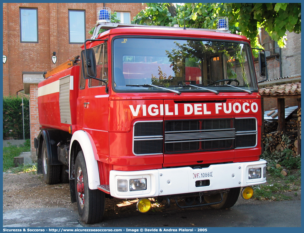 VF 10860
Corpo Nazionale Vigili del Fuoco
OM 155
Allestitori Baribbi S.p.A.
(II variante)
Parole chiave: Corpo;Nazionale;Vigili del Fuoco;Vigili;Fuoco;ABP;A.B.P.;AutoBottePompa;AutoBotte;OM;155;Baribbi