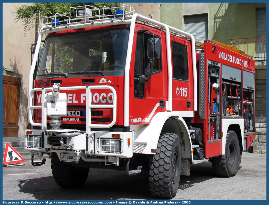 VF 21940
Corpo Nazionale Vigili del Fuoco
Iveco Magirus EuroCargo 
140E24 4x4 I serie "Grizzly"
Parole chiave: VVF;V.V.F.;Corpo;Nazionale;Vigili;del;Fuoco;AutoPompaSerbatoio;APS;A.P.S.;Iveco;Magirus;EuroCargo;Grizzly;140E24;4x4